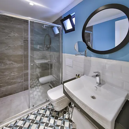 Lale Hotel *